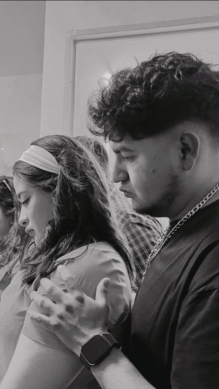 Emmanuel y Vania en una fotografía en blanco y negro